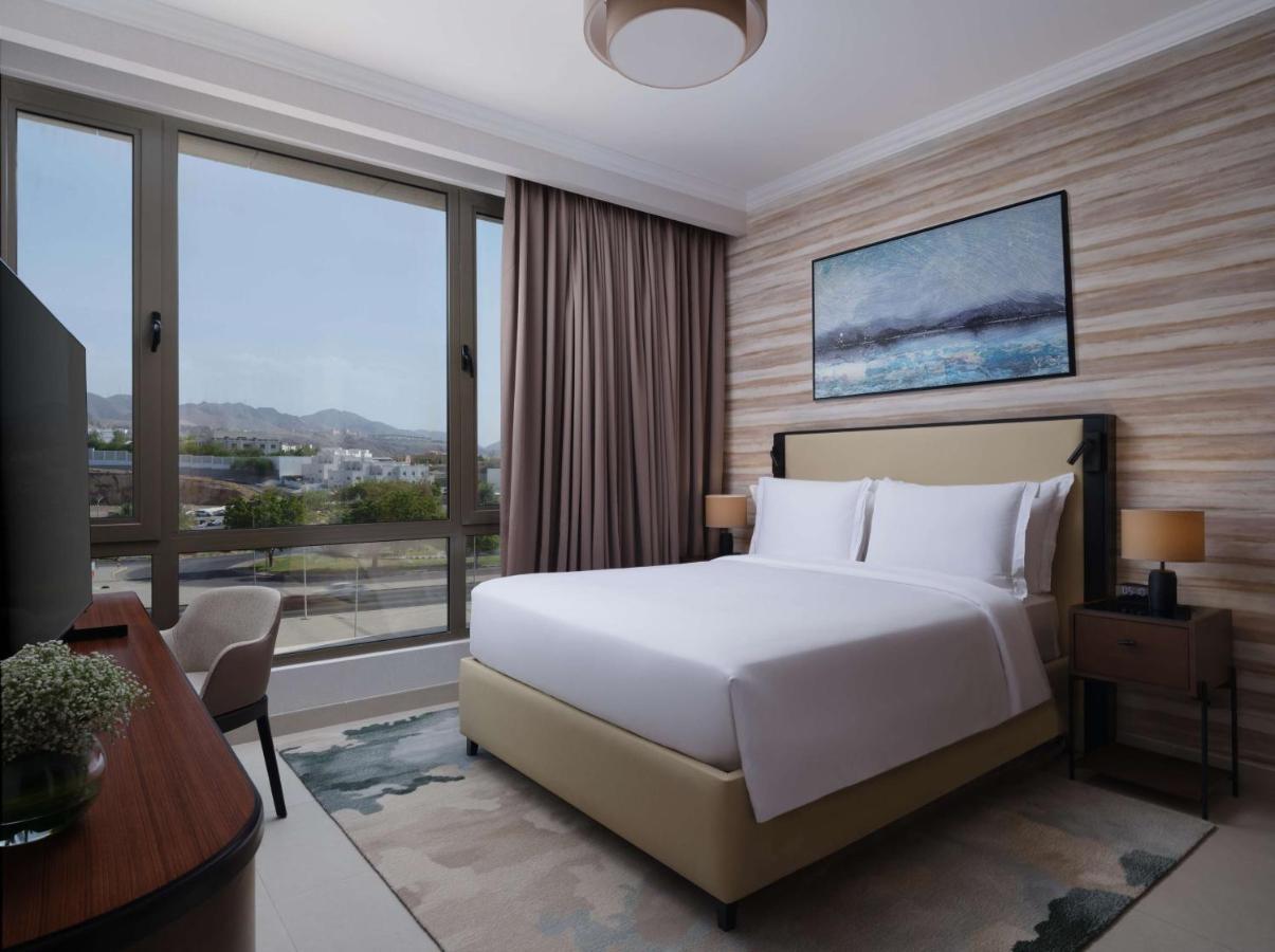 Doubletree By Hilton Qurum Hotel Muscat