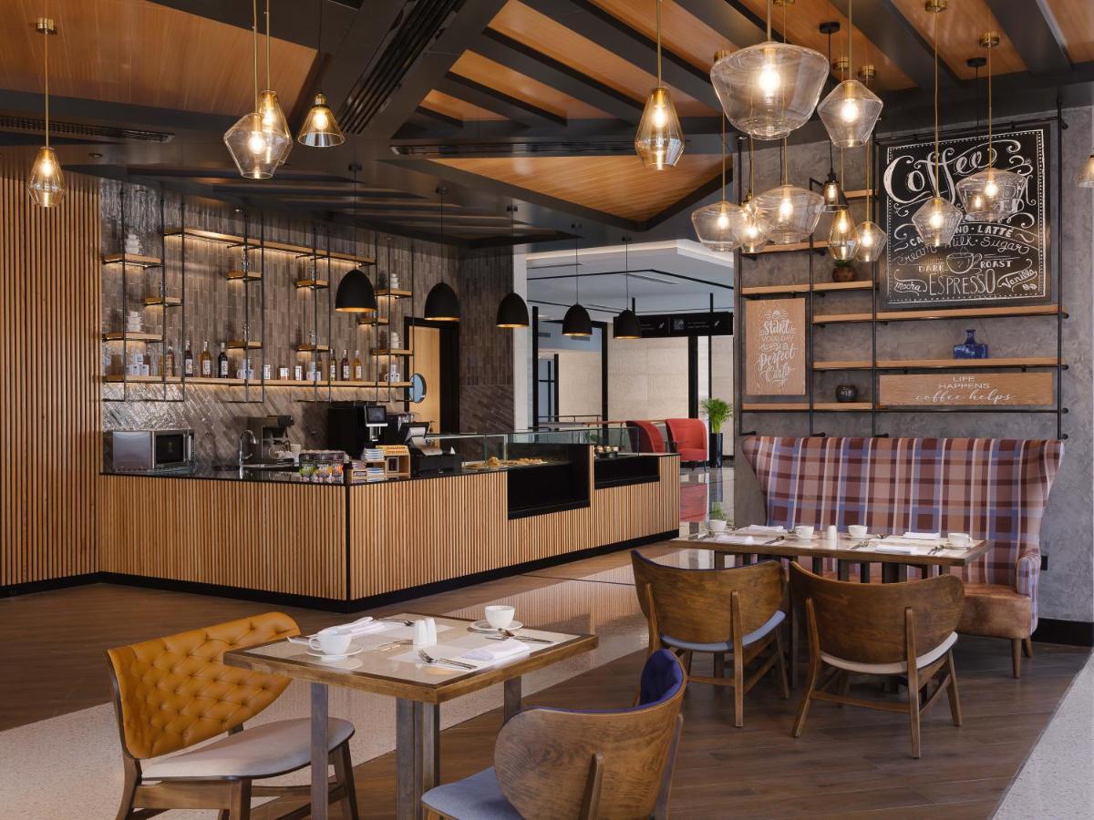 Doubletree By Hilton Qurum Hotel
