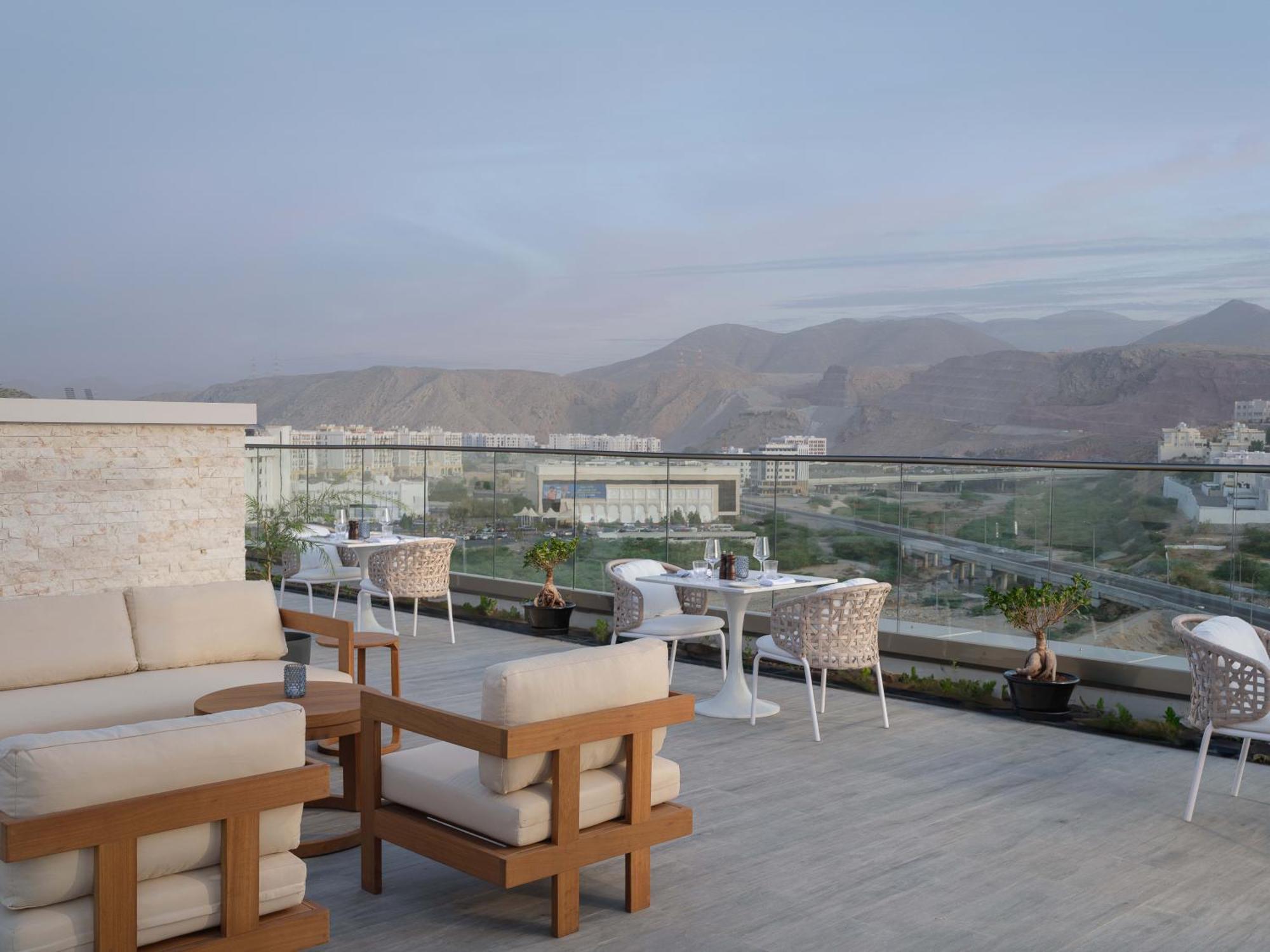 Doubletree By Hilton Qurum Hotel Muscat